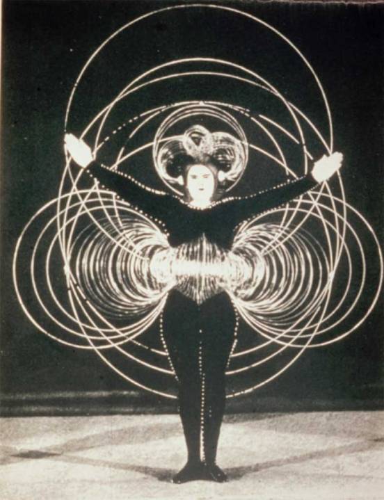 1921_Schlemmer_dancer_triadische_c