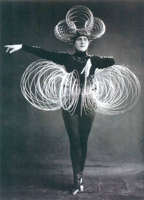 1922_Schlemmer_Dancer_c